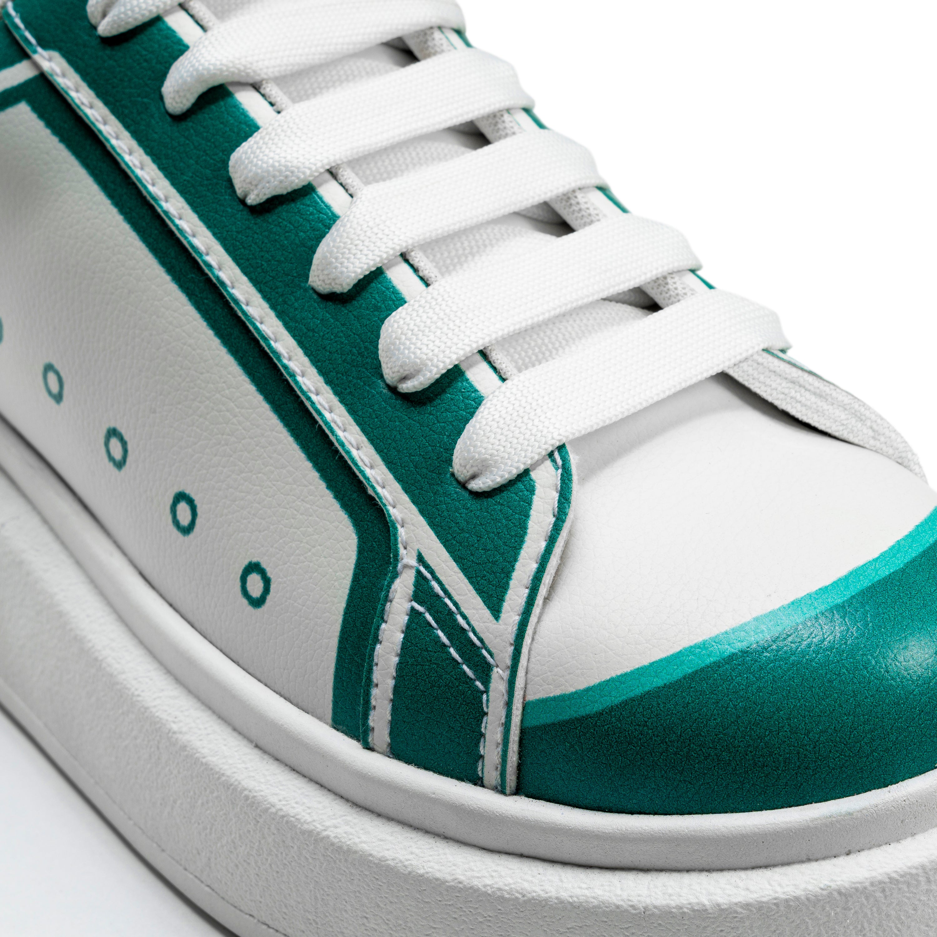 Classic Accented Sneakers for a Fresh, Bold Look - White