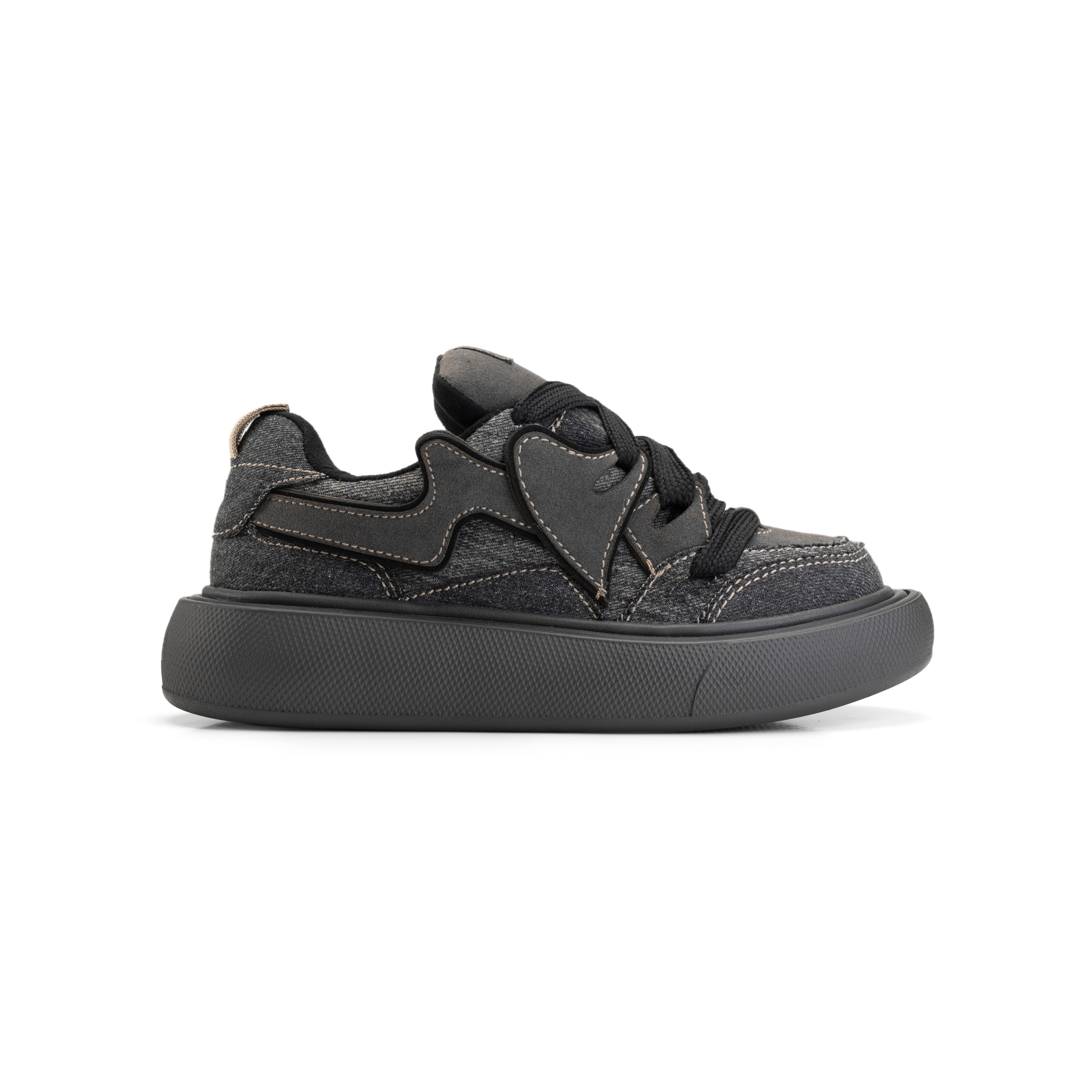 Fashionista Edge Sneaker - Elegant Black