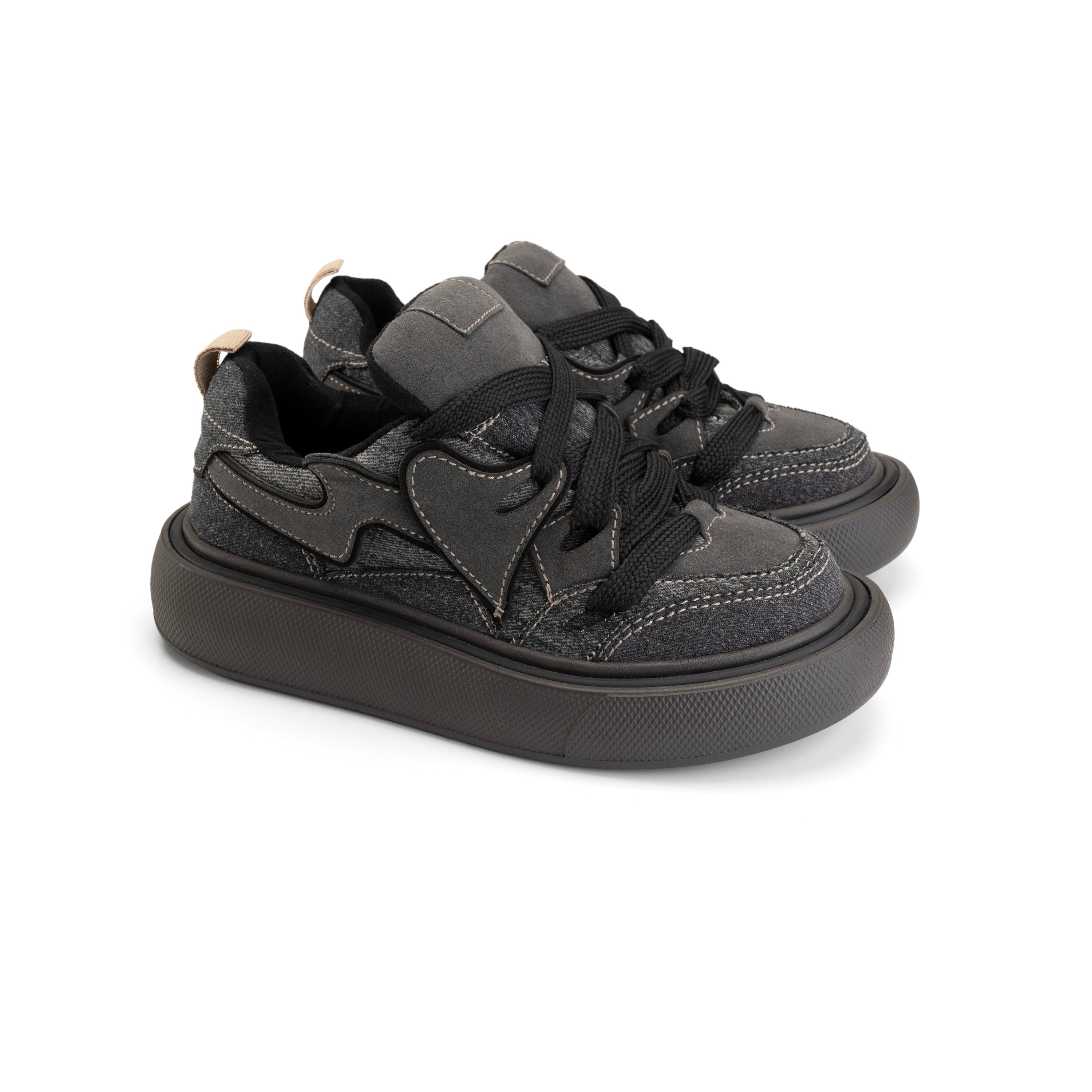 Fashionista Edge Sneaker - Elegant Black