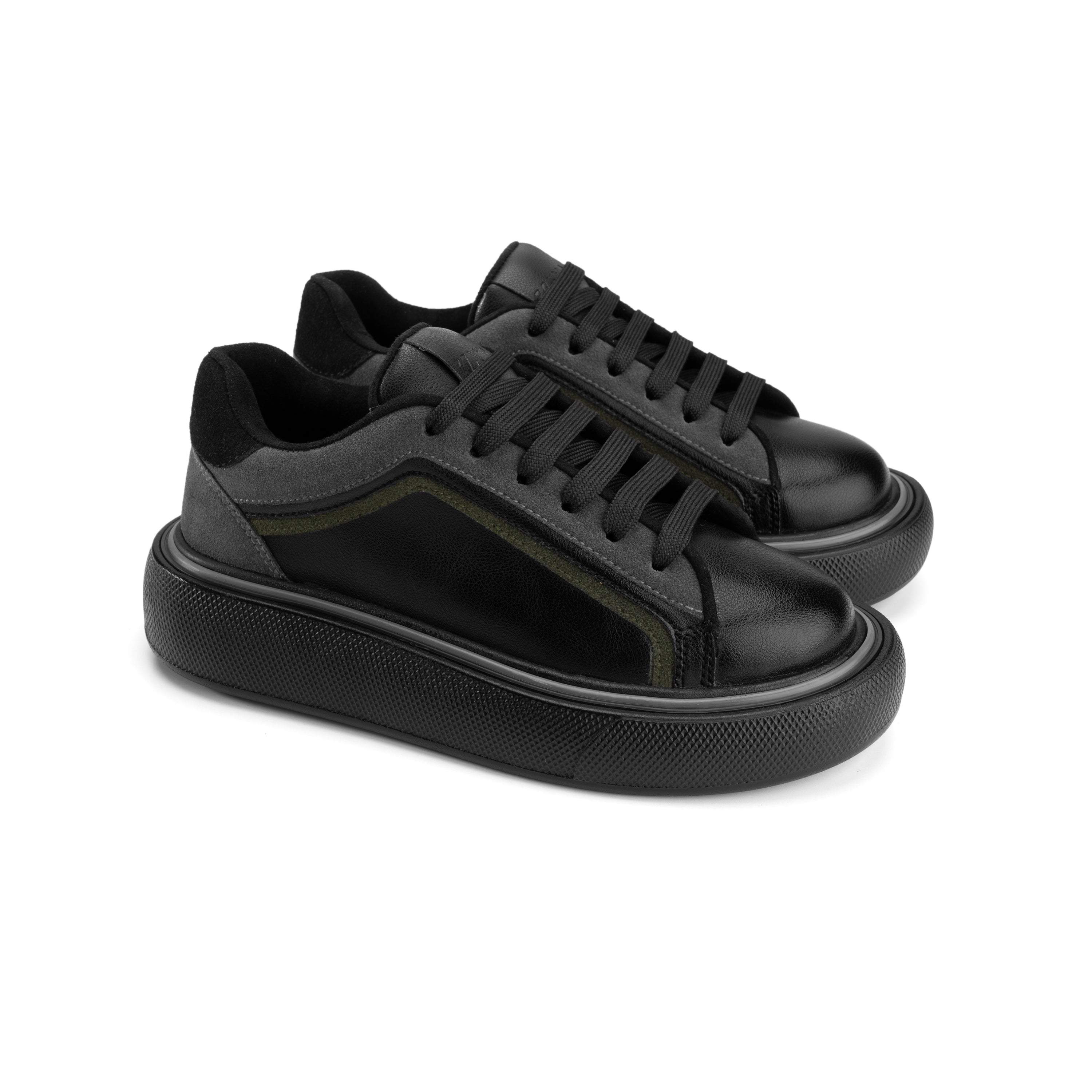 Cosmopolitan Chic Sneaker - Classic Black