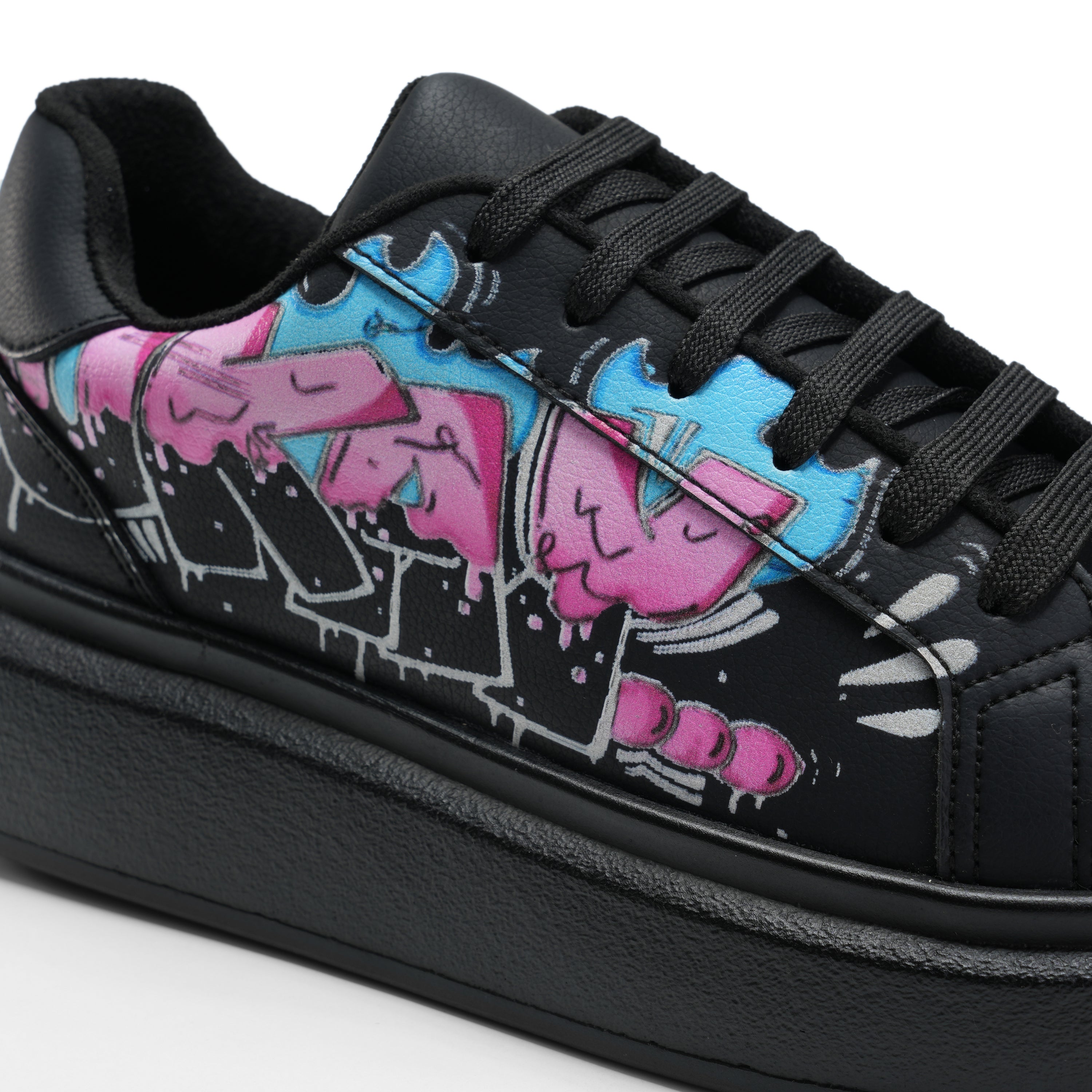 Graffiti Vibes Sneakers – Bold Urban Street Style - Black