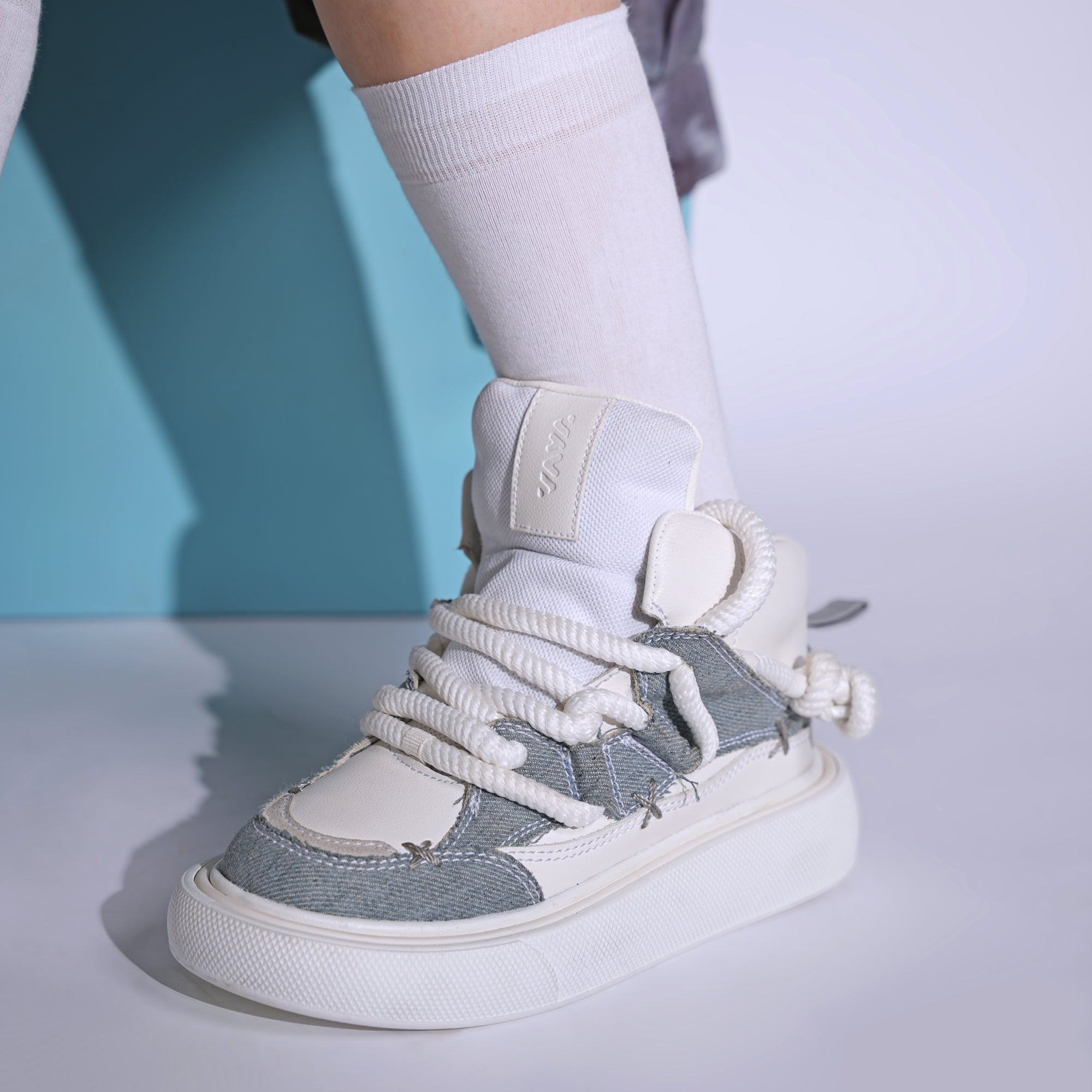 High-Top Chunky Lace Sneakers - Light jeans