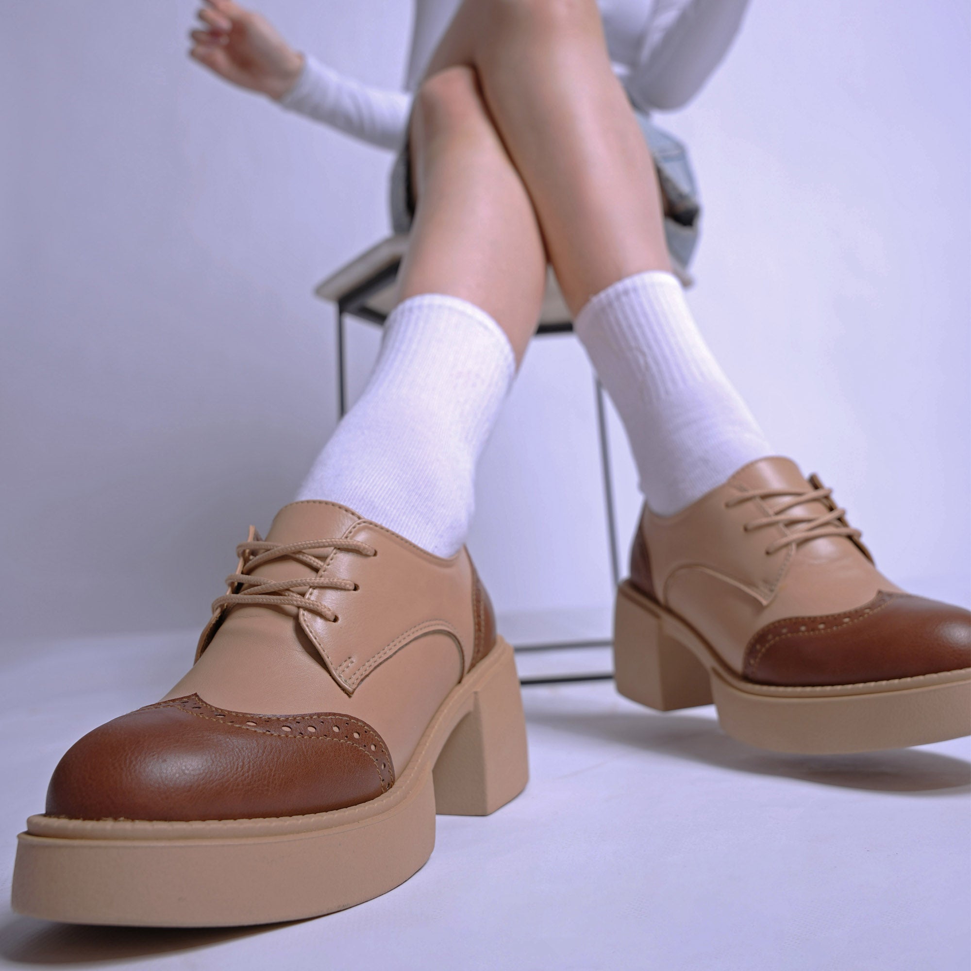 Brouge Two-Tone Derby Shoes with Platform Sole - Brownish